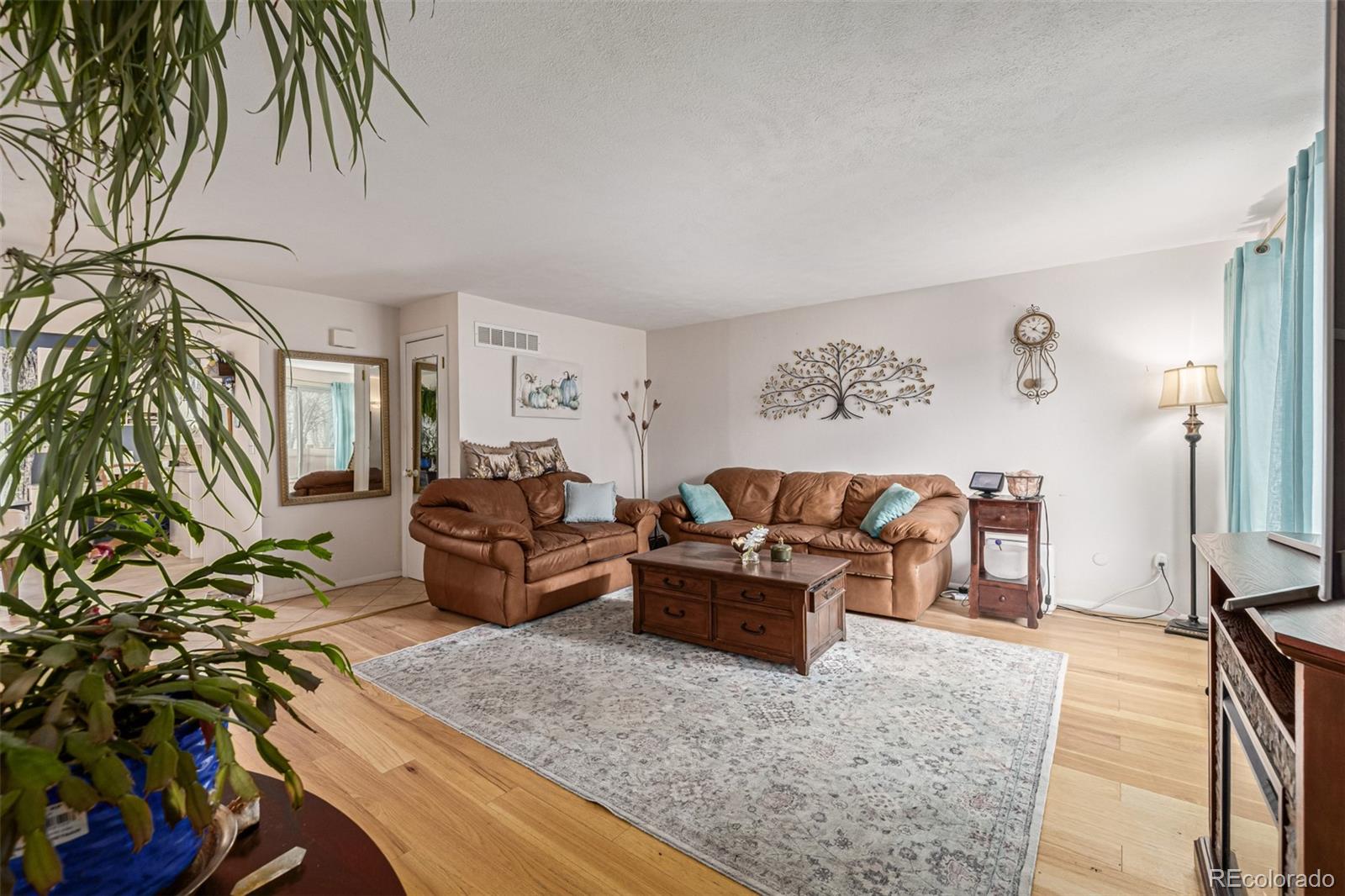 4233 E Maplewood Way