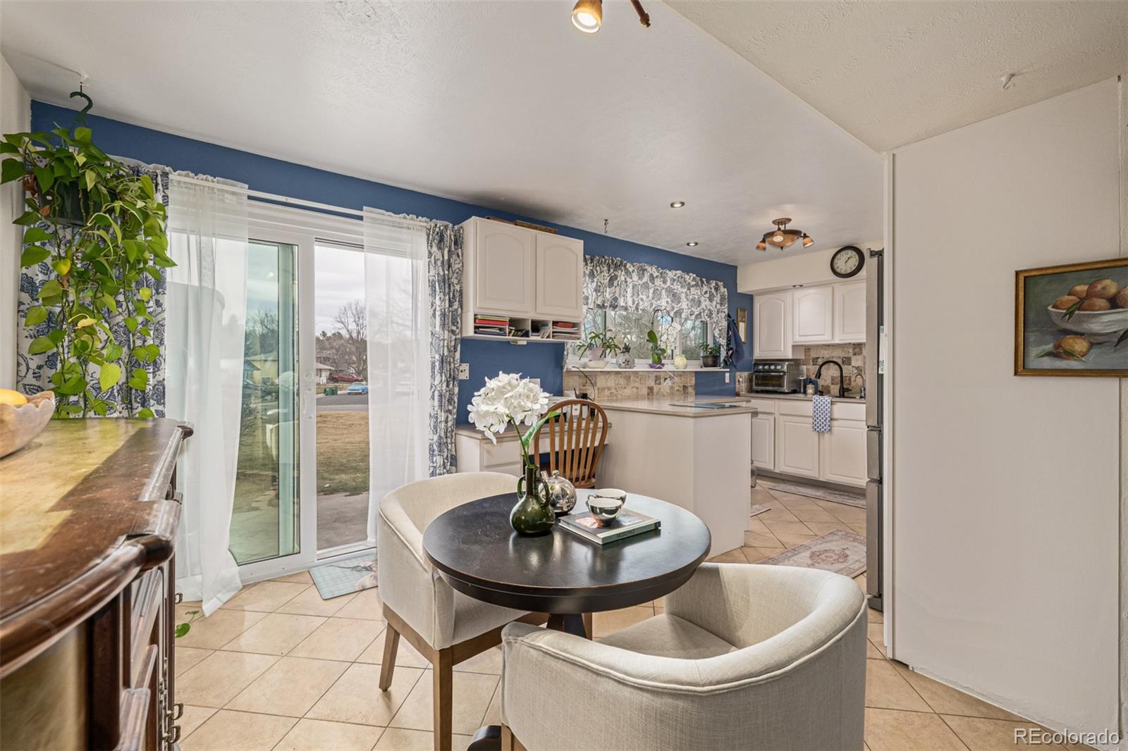 4233 E Maplewood Way