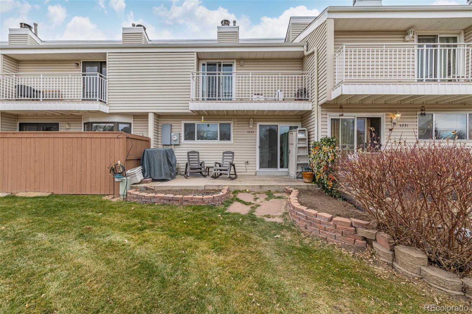 4233 E Maplewood Way