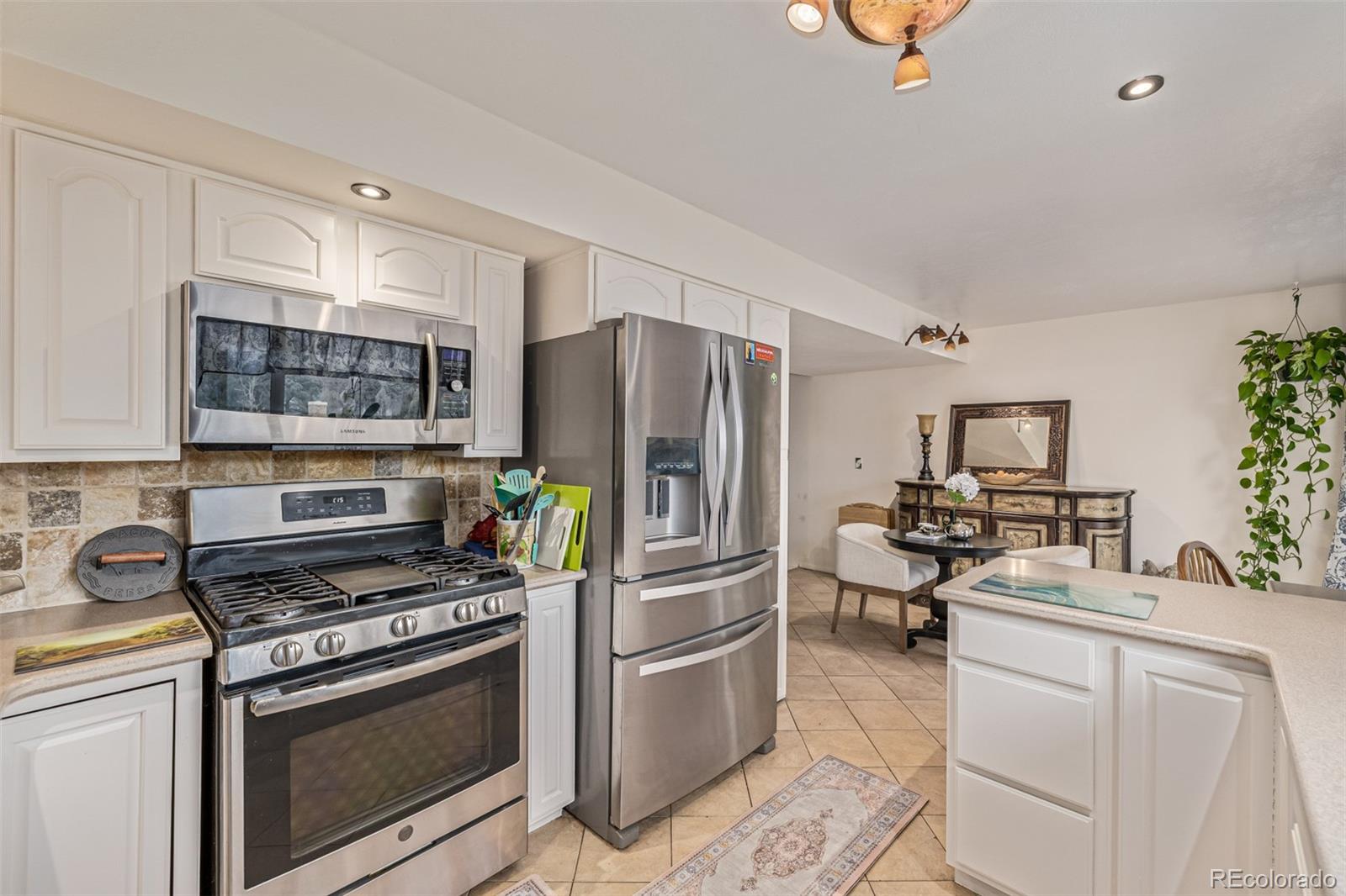 4233 E Maplewood Way