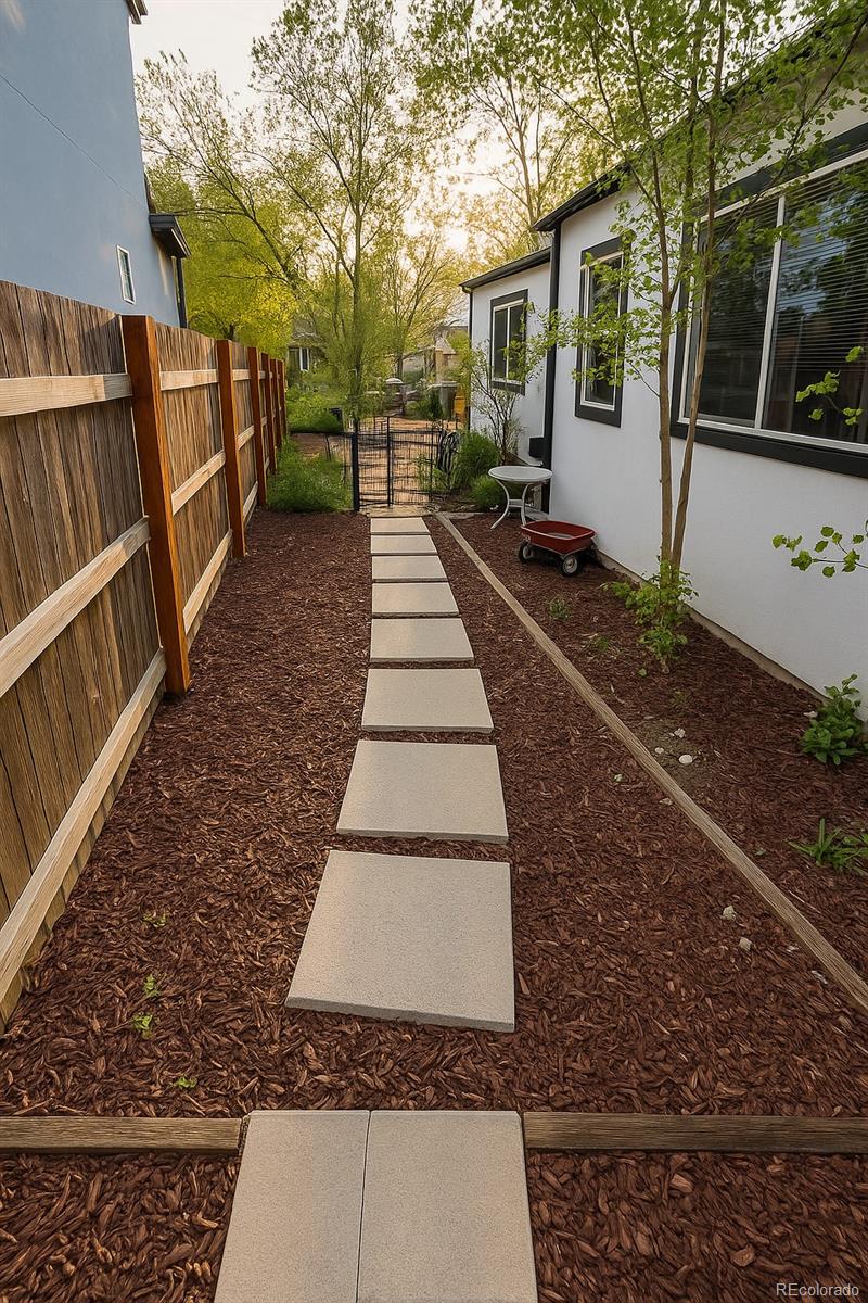 2910-2912 S Delaware Street