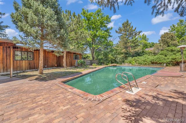 1 Lindenwood Drive