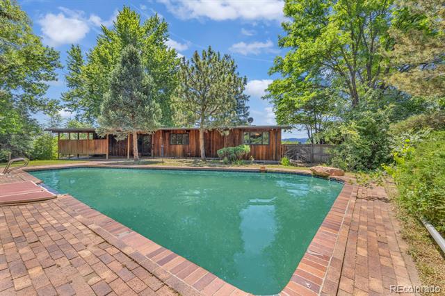1 Lindenwood Drive