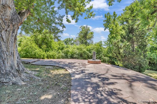 1 Lindenwood Drive