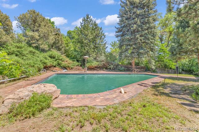 1 Lindenwood Drive