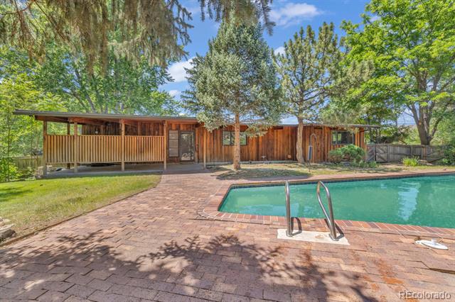 1 Lindenwood Drive