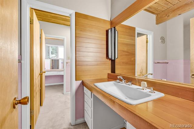 1 Lindenwood Drive