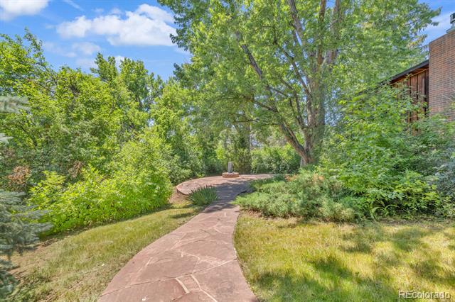 1 Lindenwood Drive