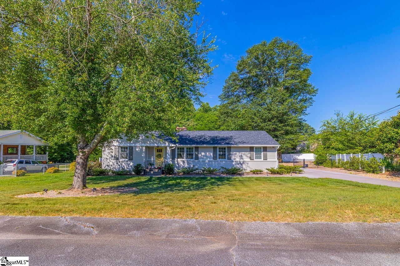20 Lake Fairfield Drive