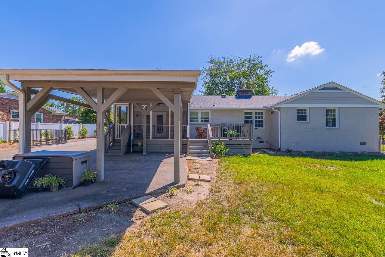 20 Lake Fairfield Drive