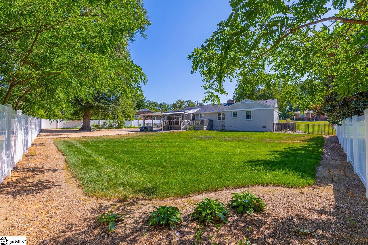 20 Lake Fairfield Drive