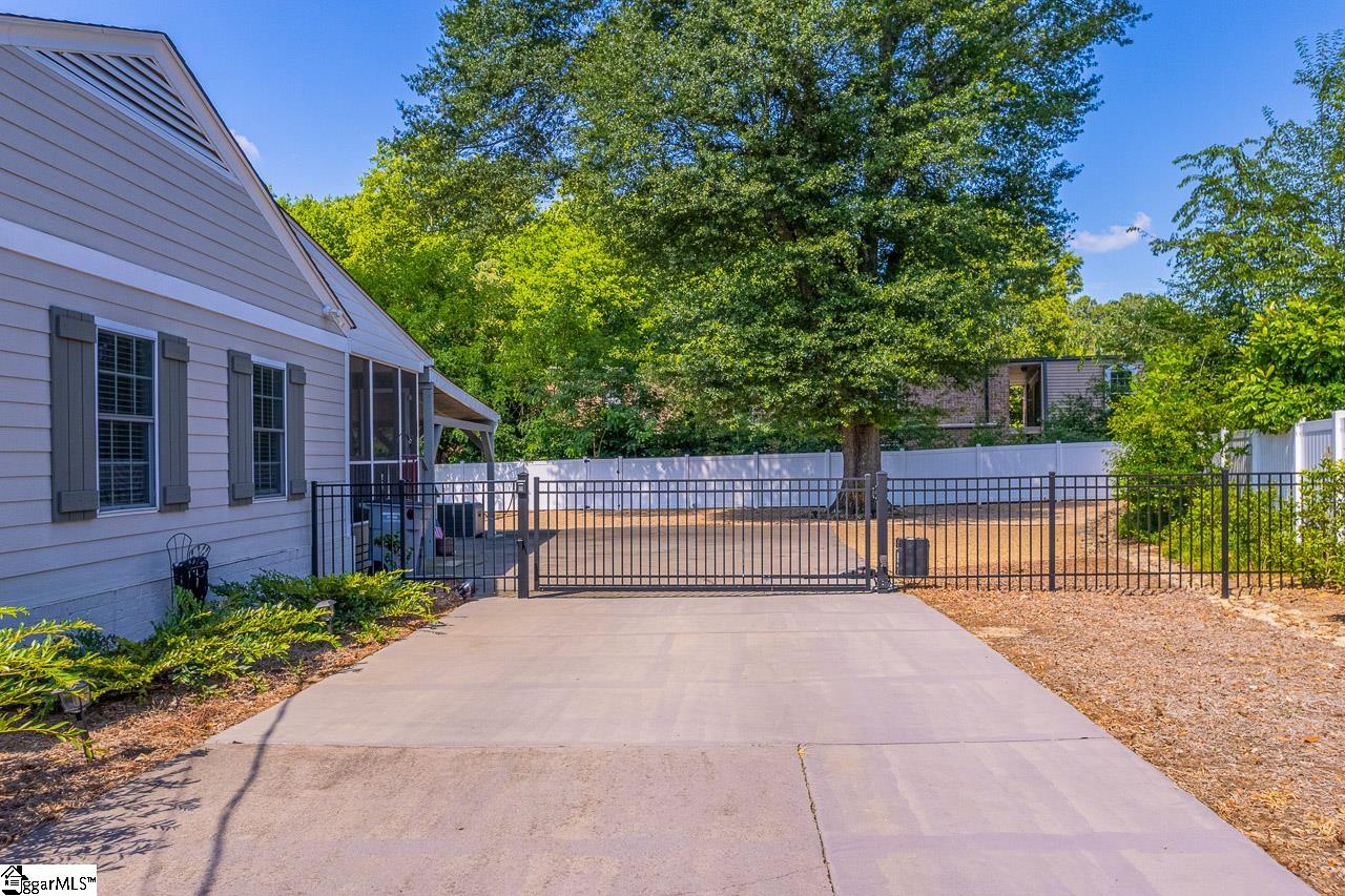 20 Lake Fairfield Drive