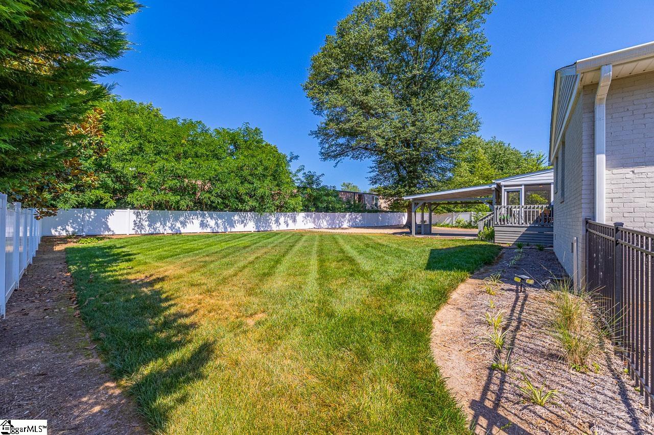 20 Lake Fairfield Drive