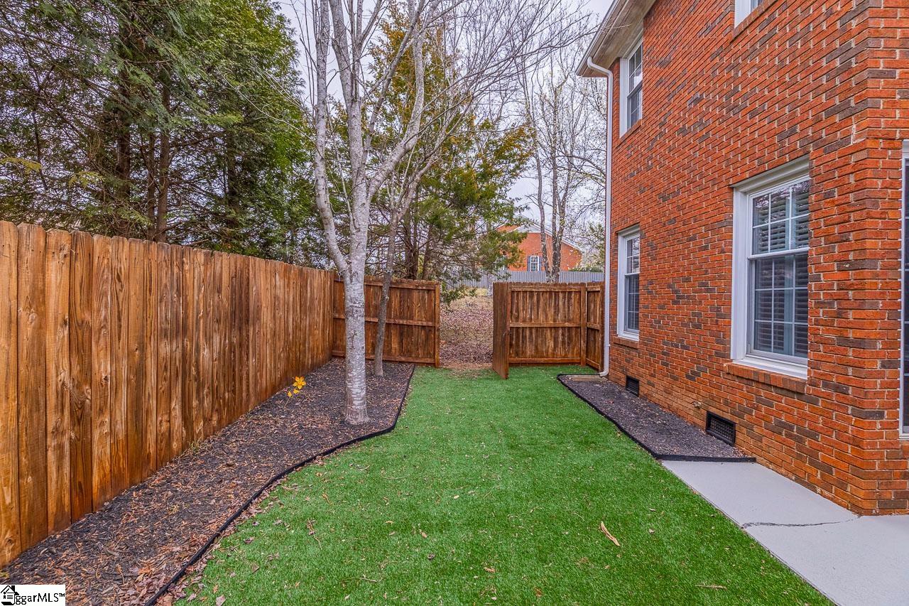 103 Heritage Lake Forest Drive