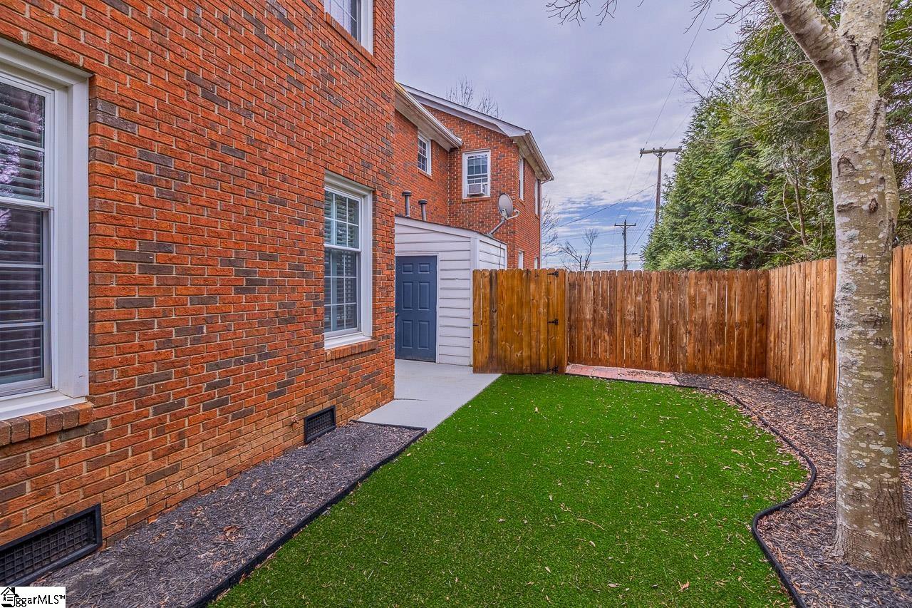 103 Heritage Lake Forest Drive