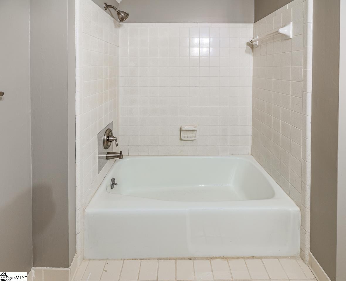 5016 Bridle Path Lane