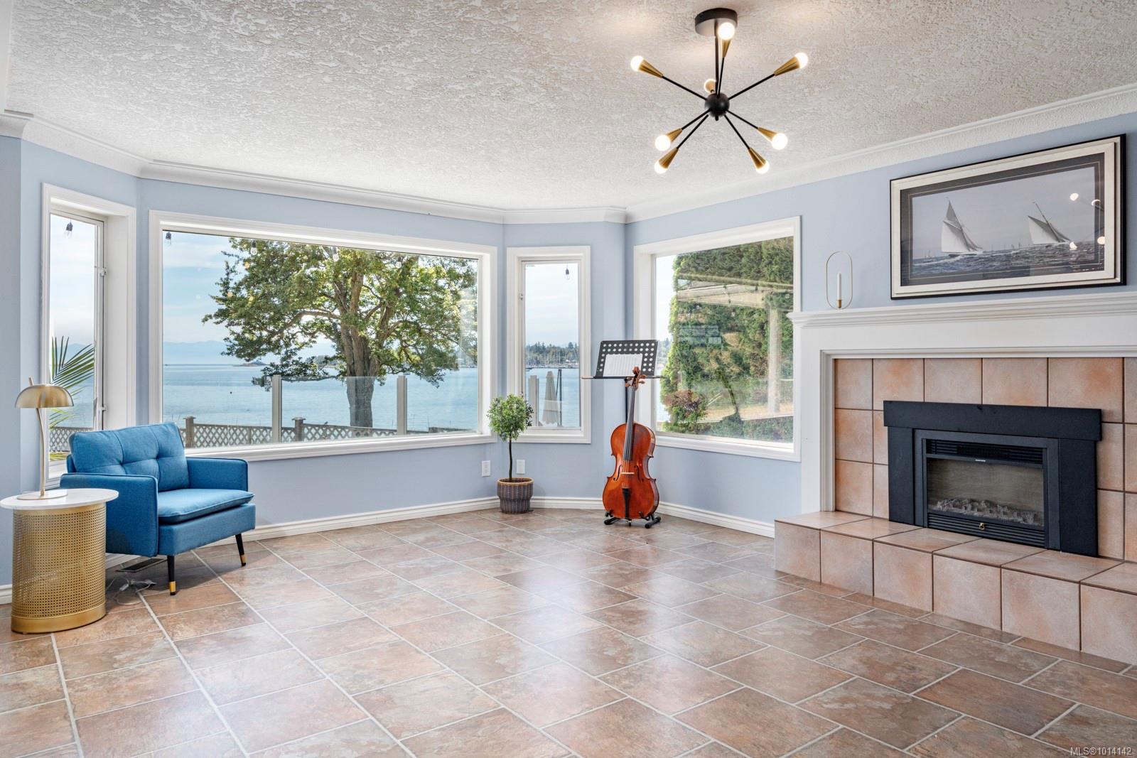 3905B Cadboro Bay Rd