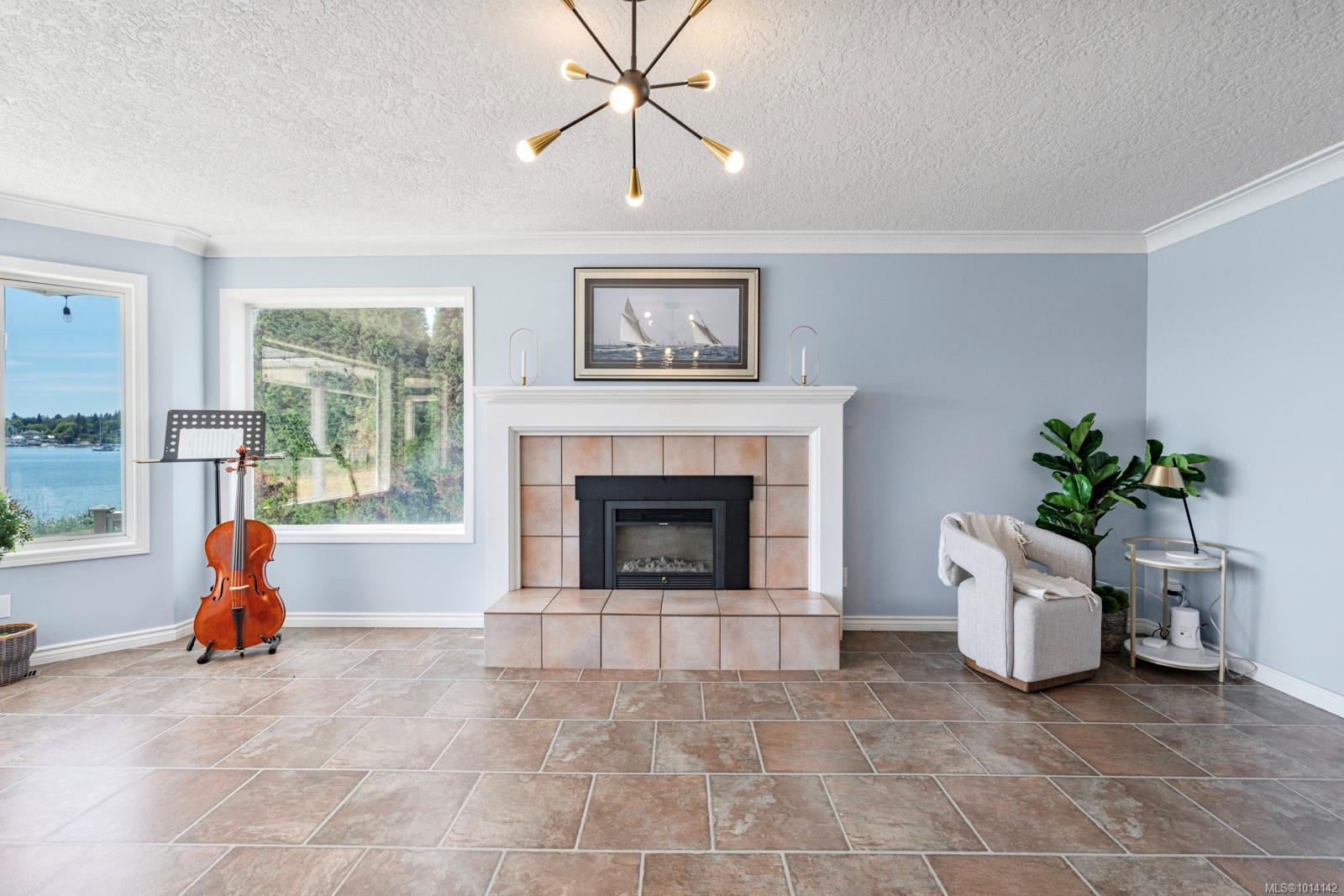 3905B Cadboro Bay Rd