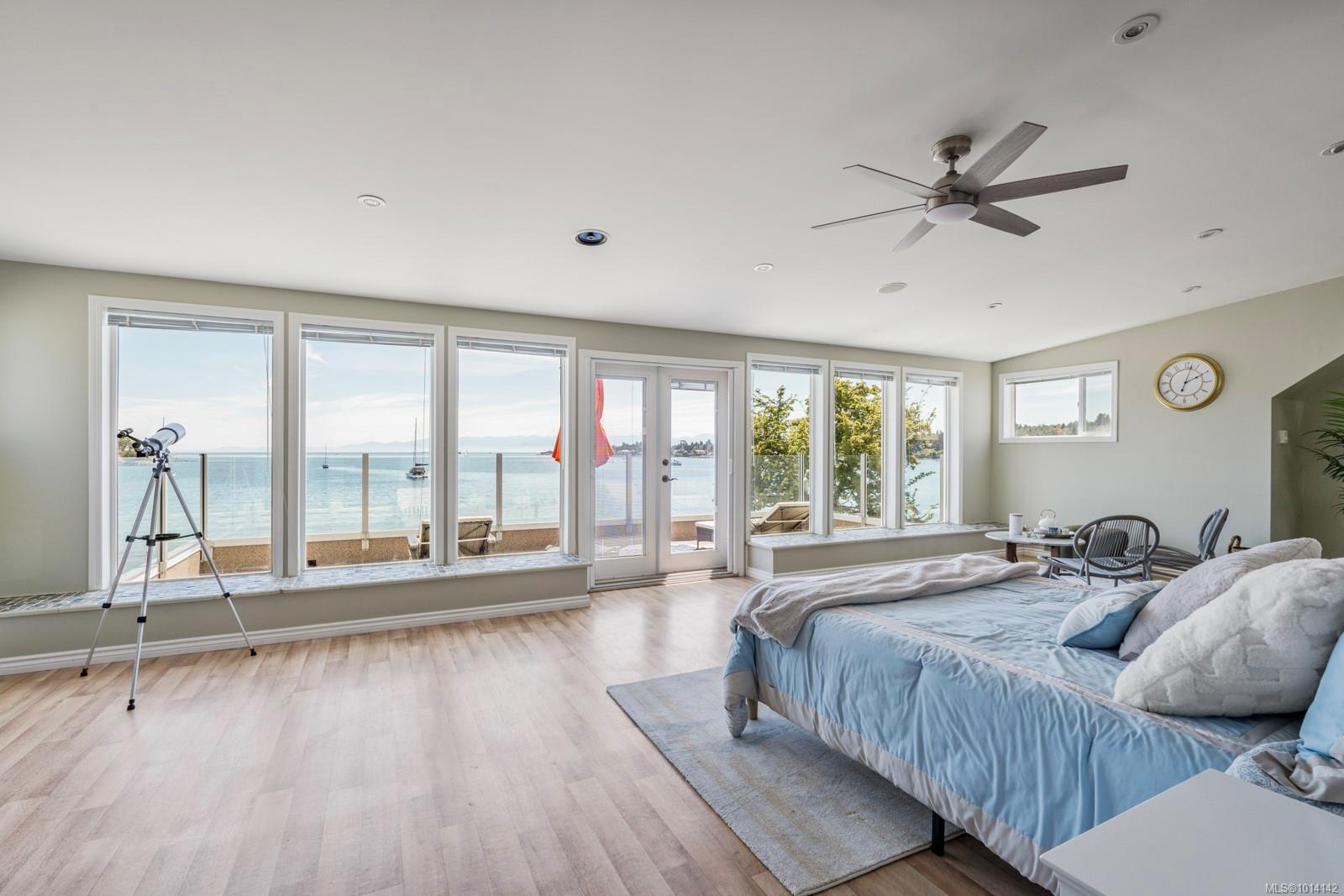 3905B Cadboro Bay Rd