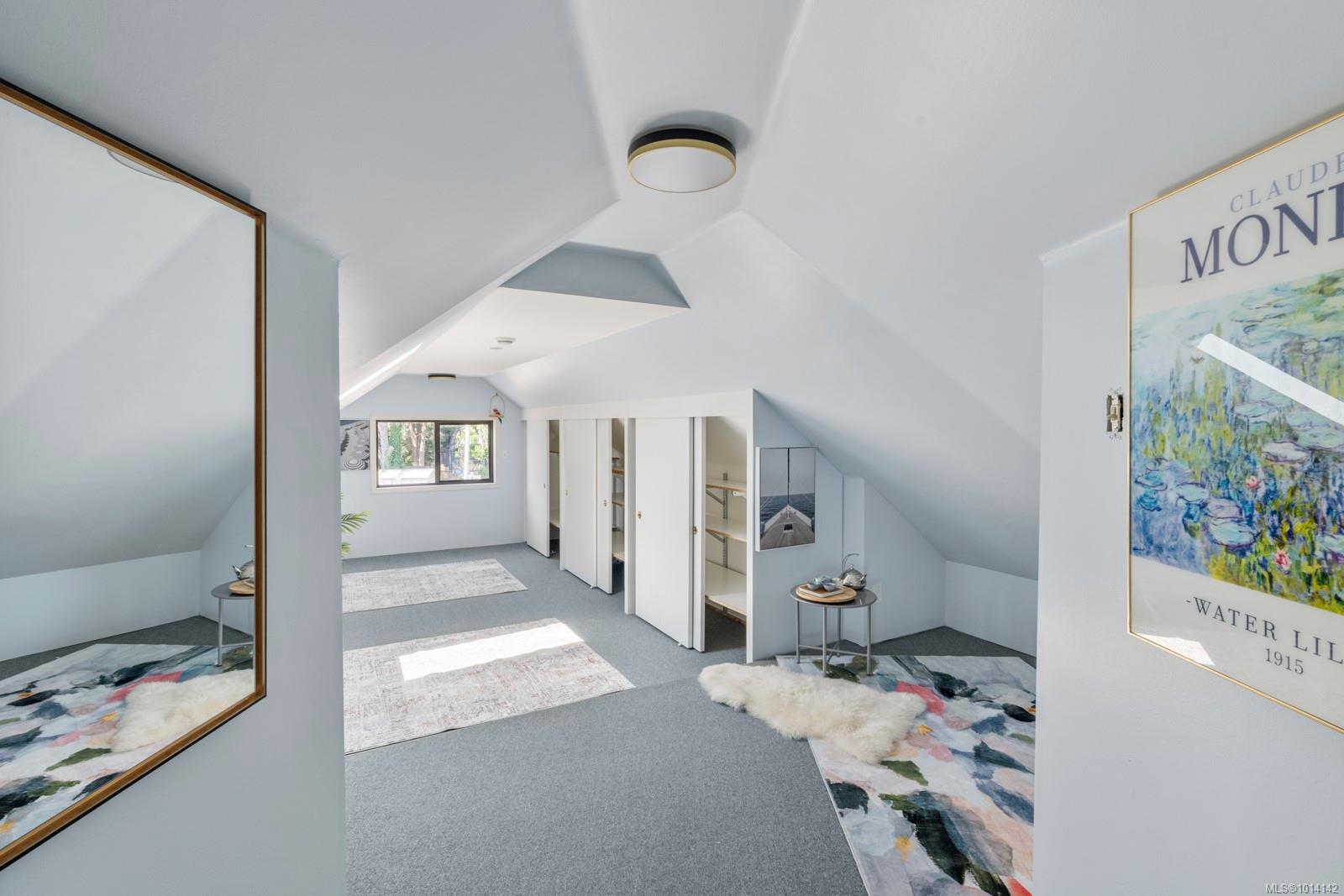 3905B Cadboro Bay Rd