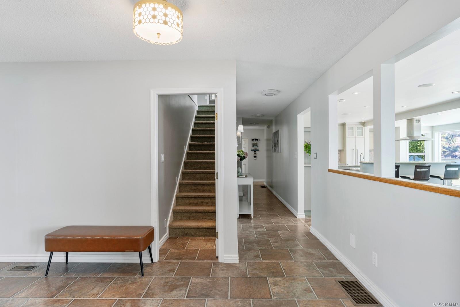 3905B Cadboro Bay Rd