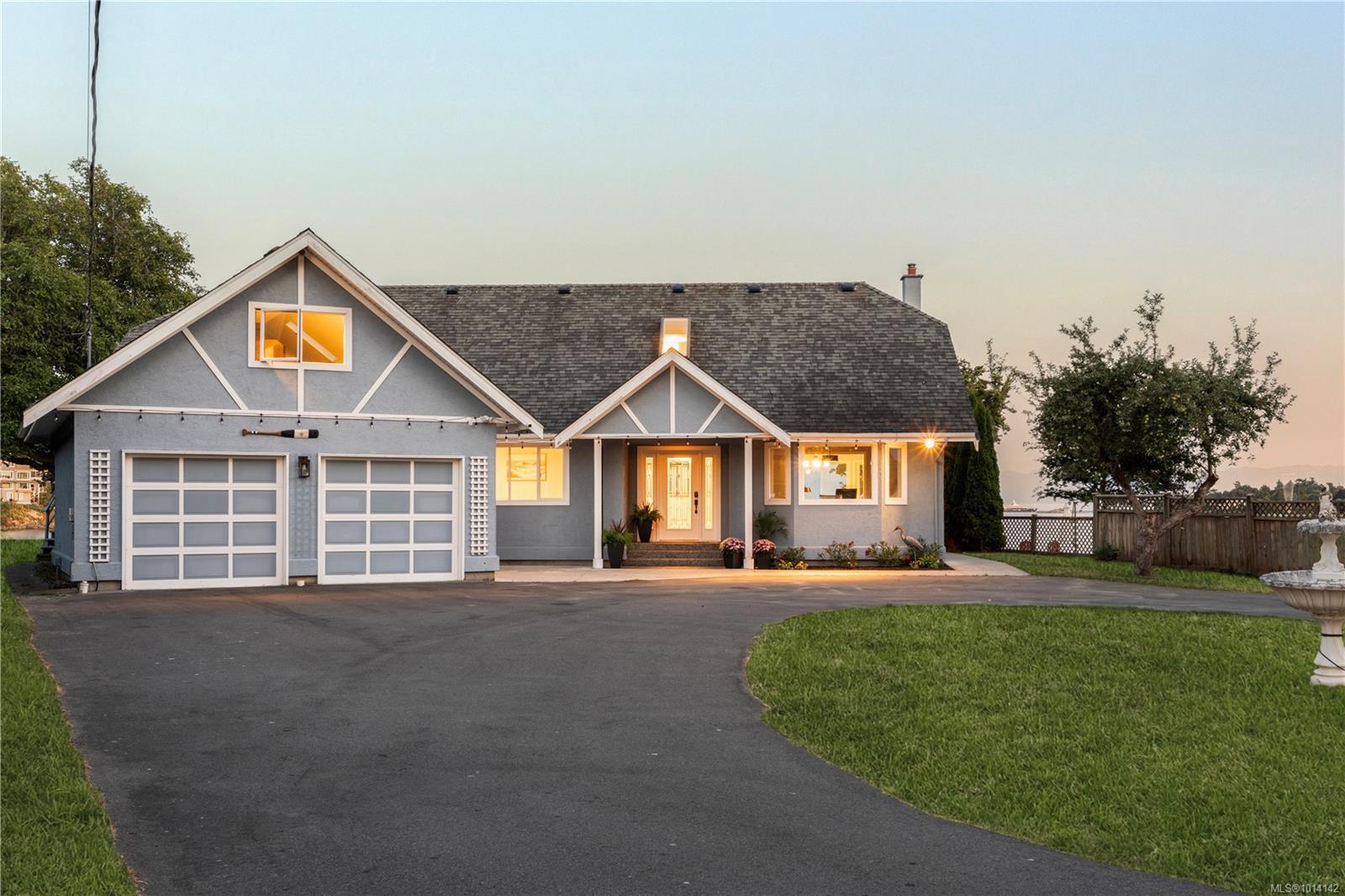 3905B Cadboro Bay Rd