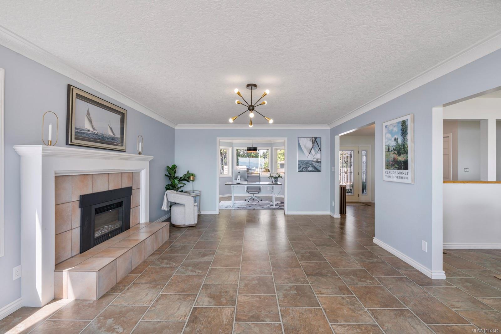 3905B Cadboro Bay Rd