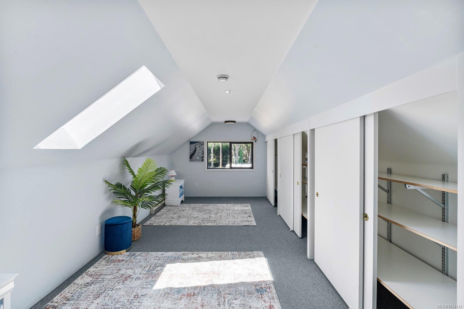 3905B Cadboro Bay Rd