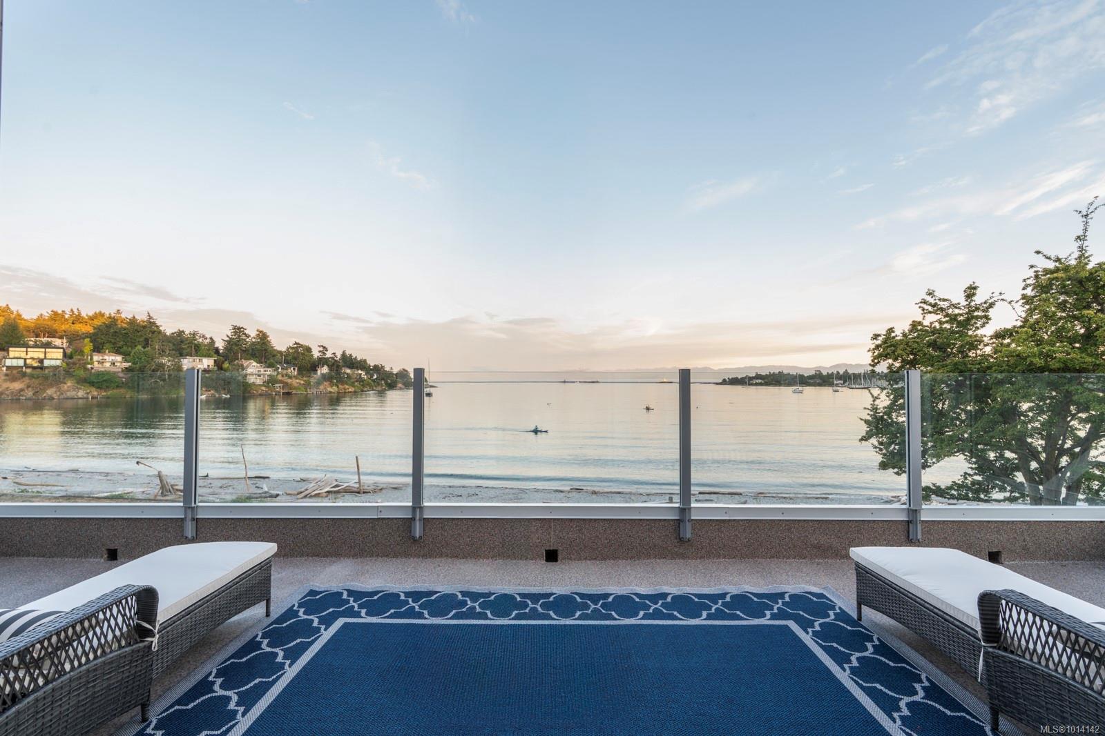 3905B Cadboro Bay Rd