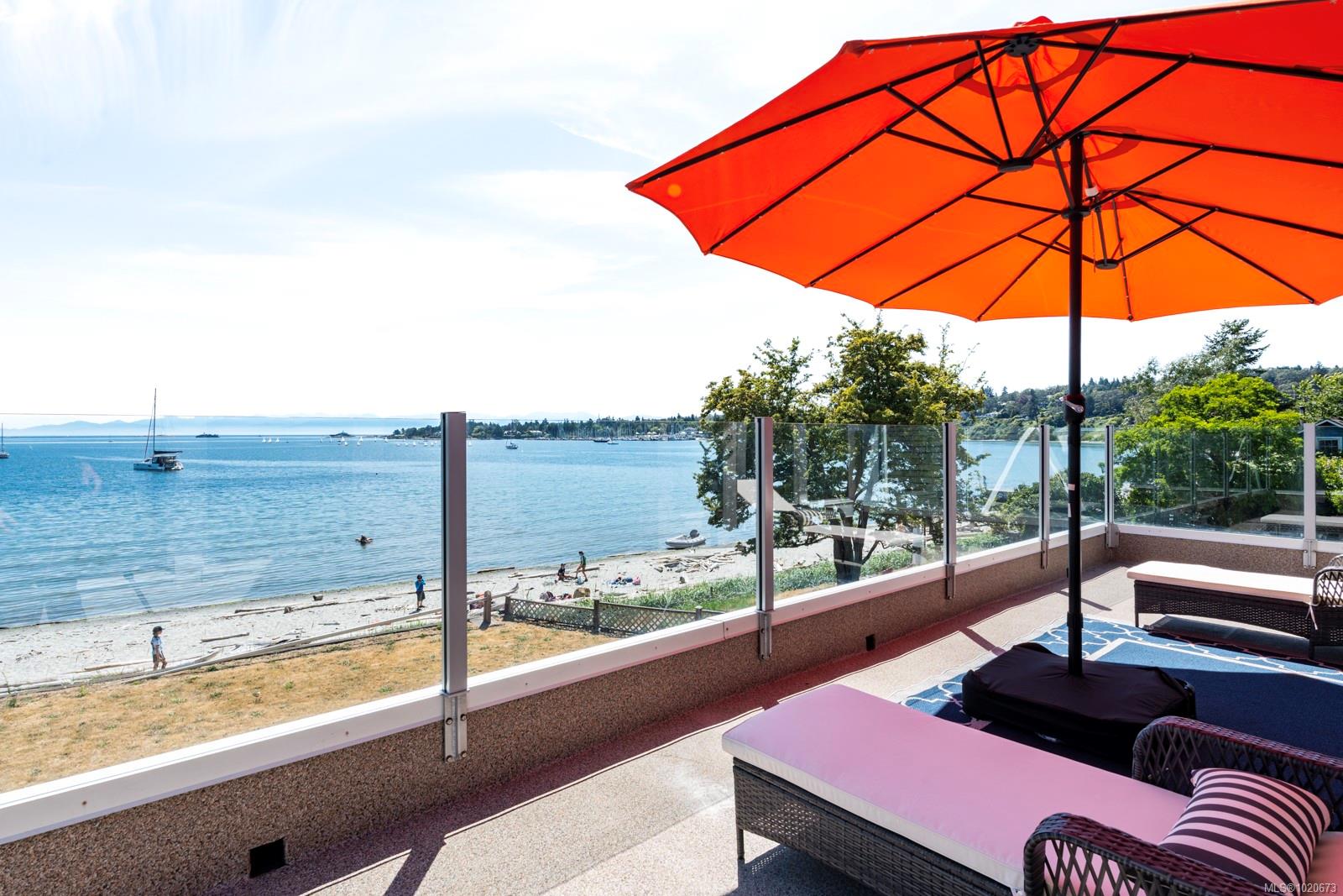 3905B Cadboro Bay Rd