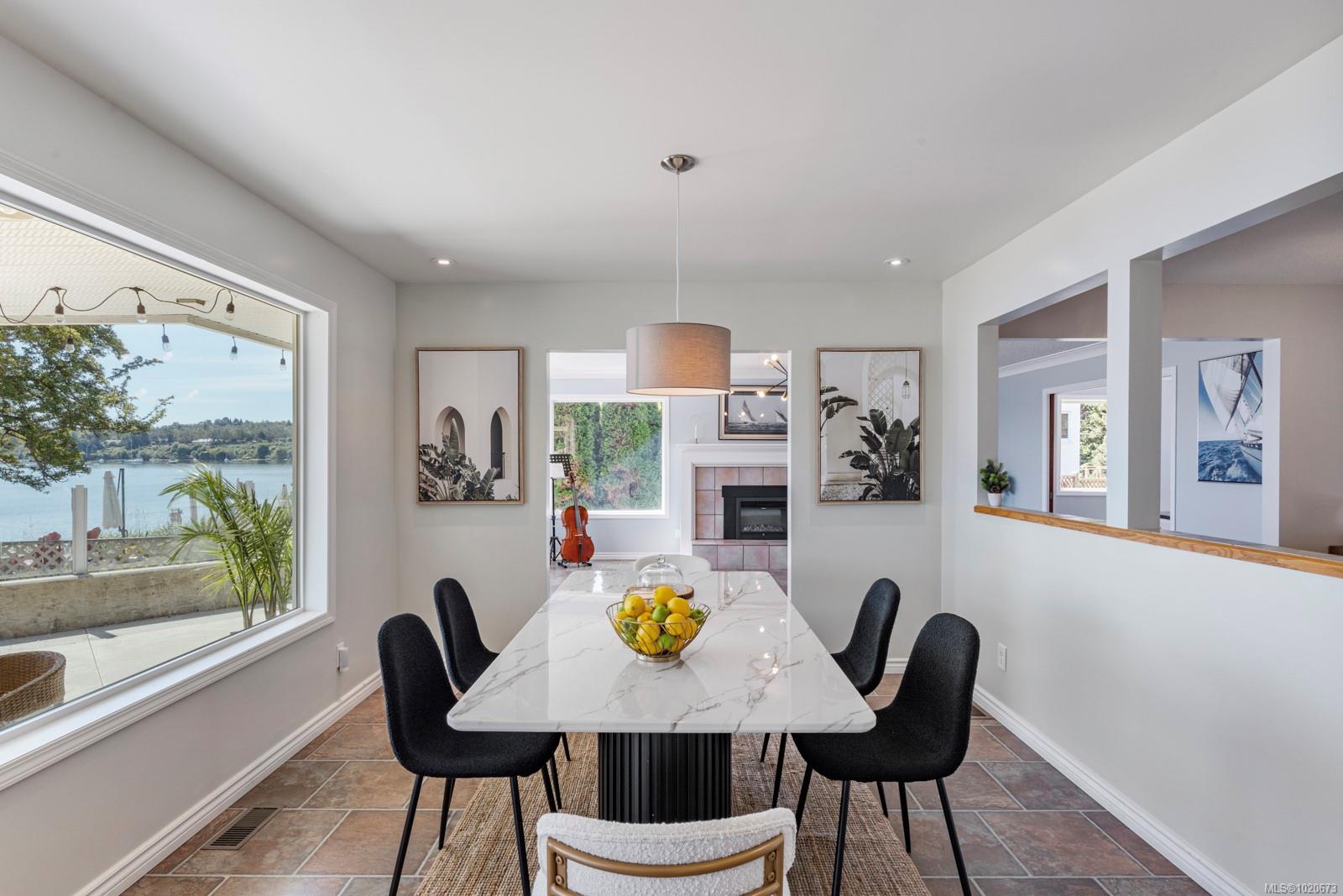 3905B Cadboro Bay Rd