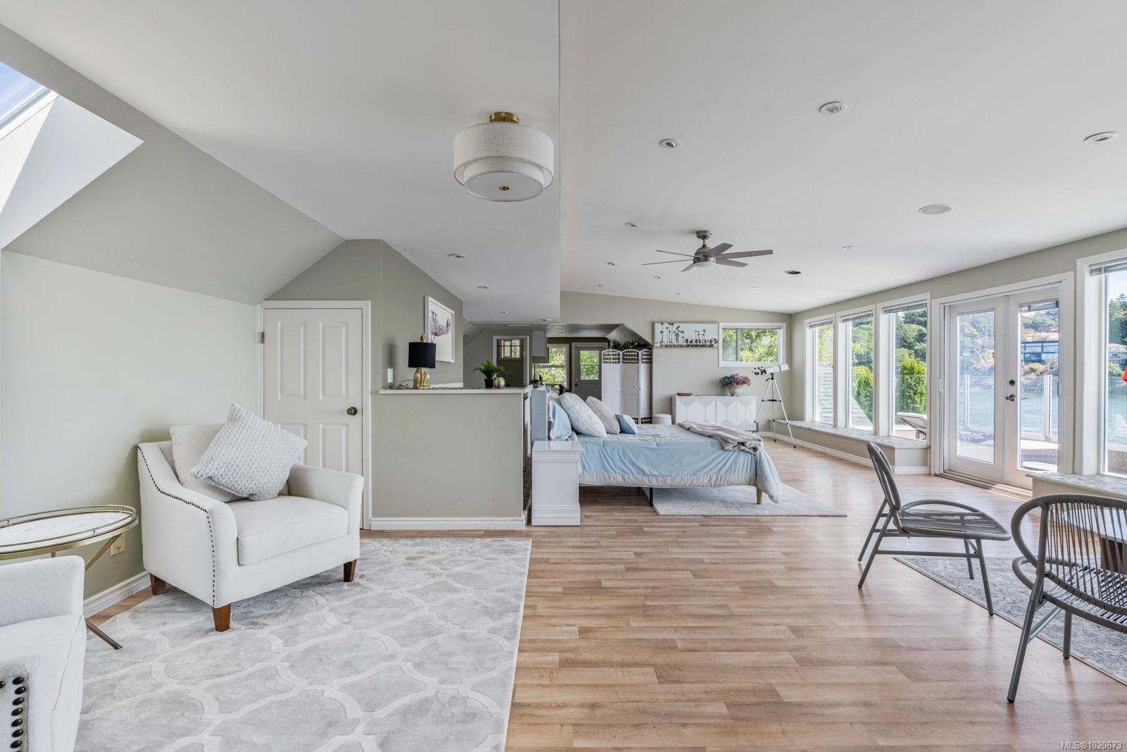 3905B Cadboro Bay Rd