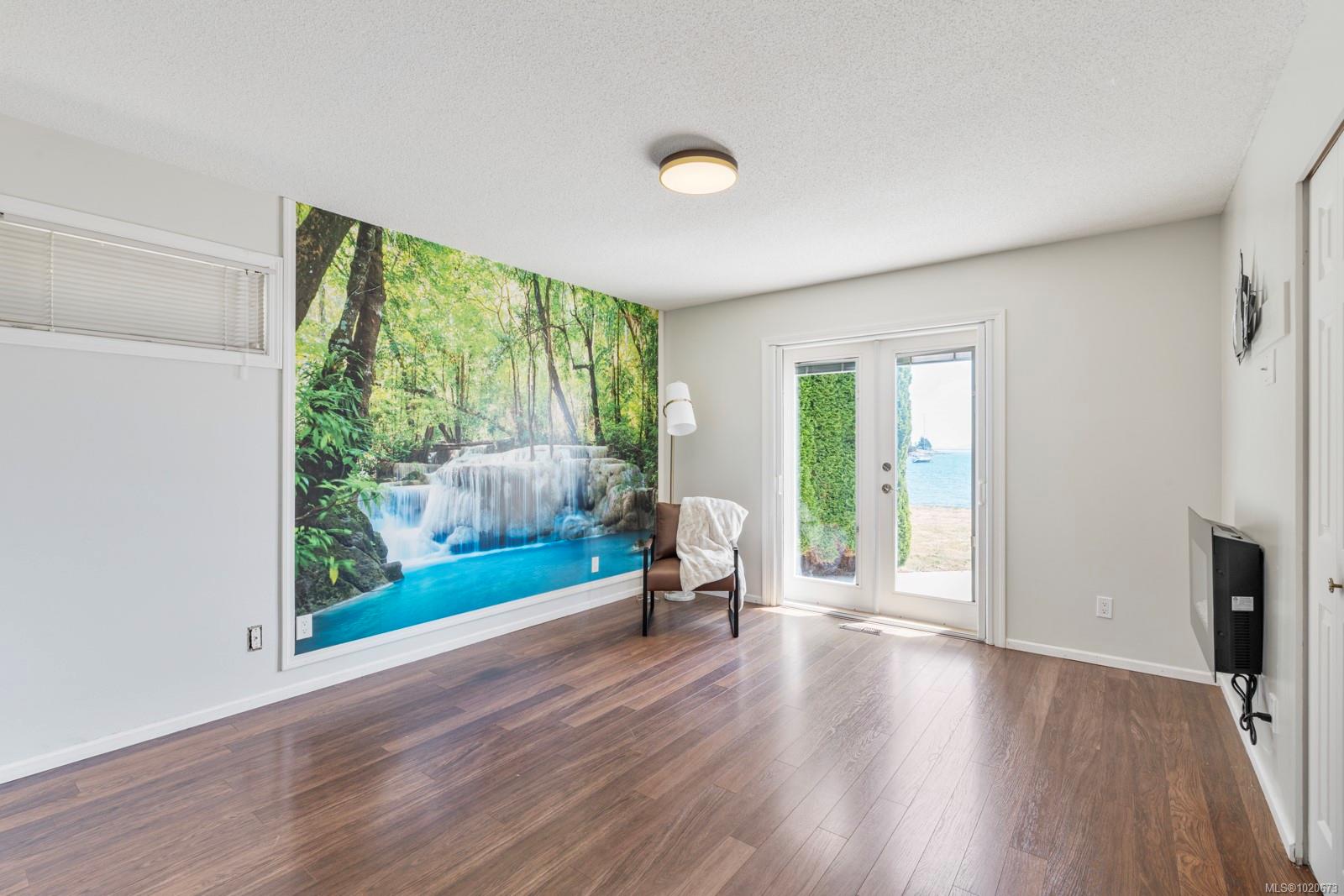 3905B Cadboro Bay Rd