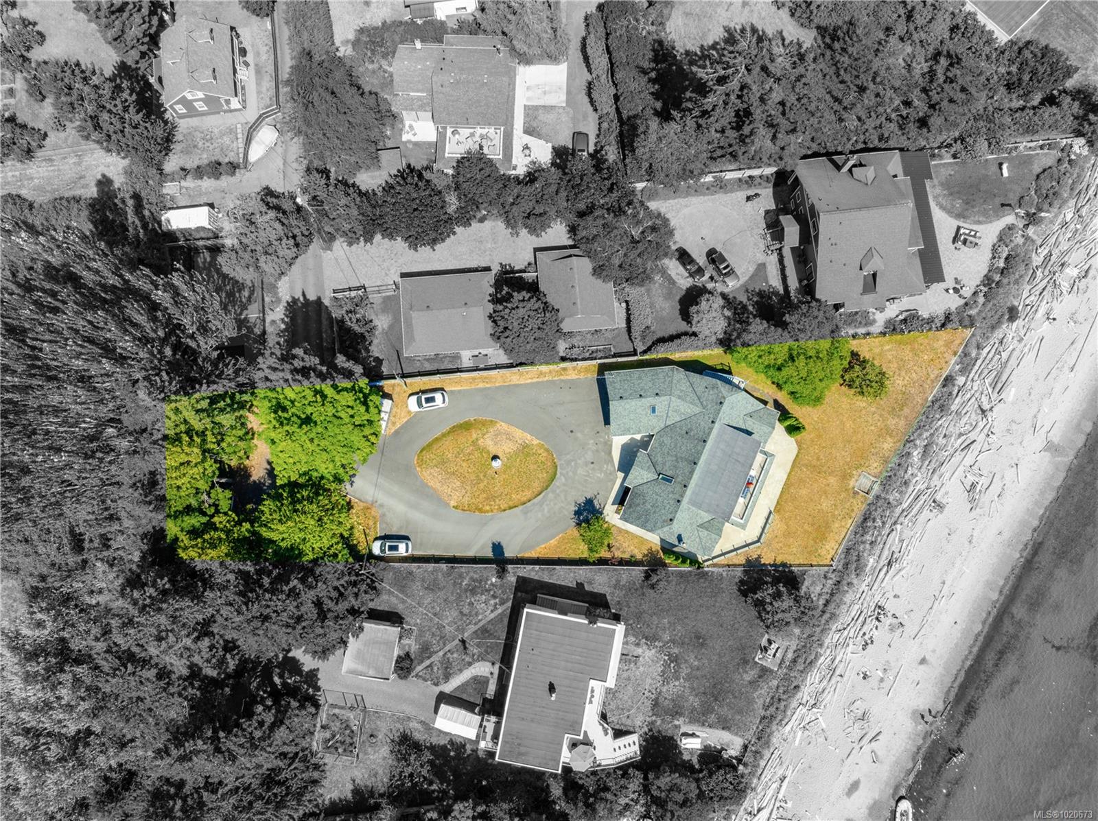 3905B Cadboro Bay Rd