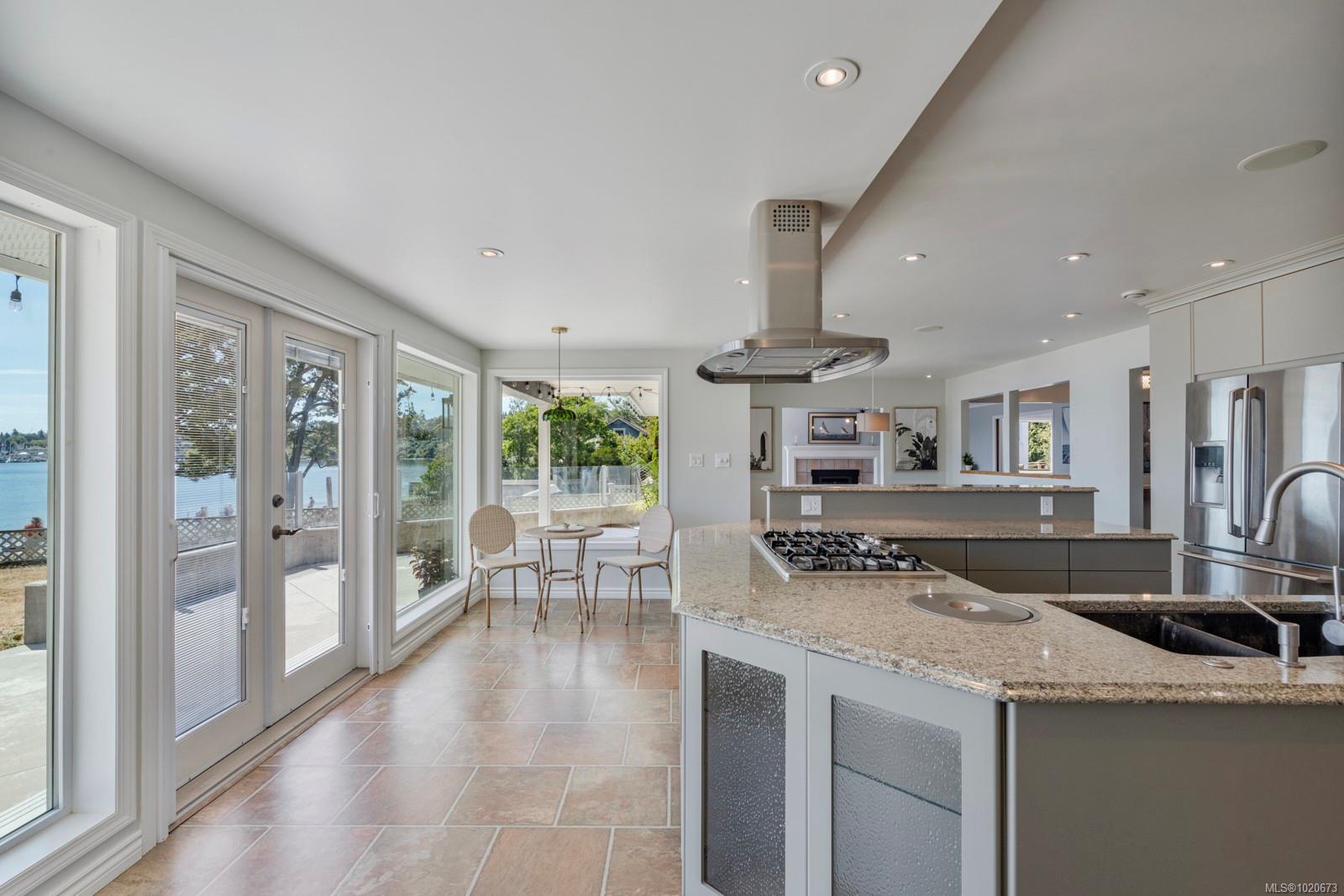 3905B Cadboro Bay Rd