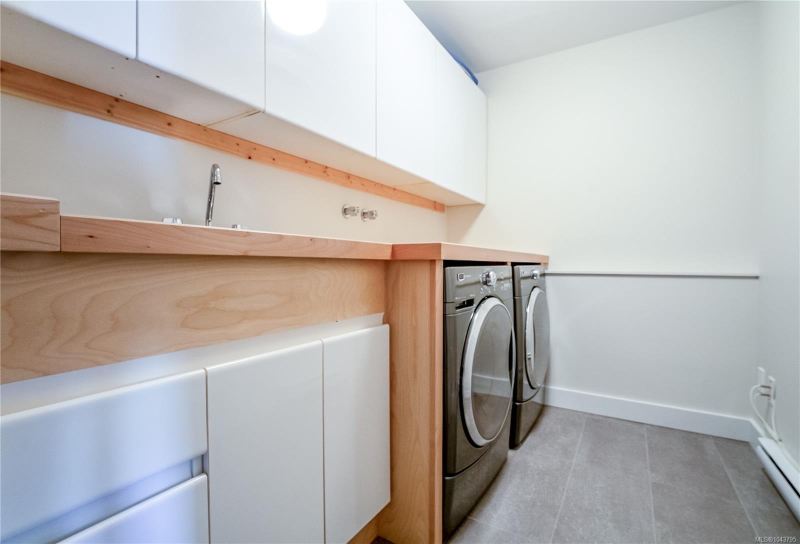 4771 Cordova Bay Rd #20