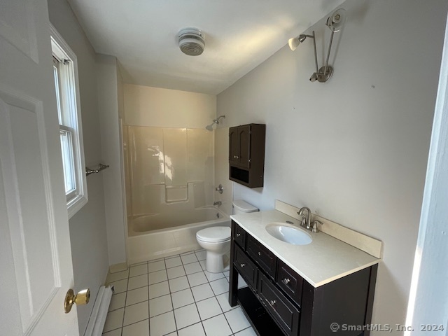 989 East Broadway