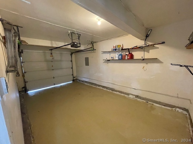 989 East Broadway