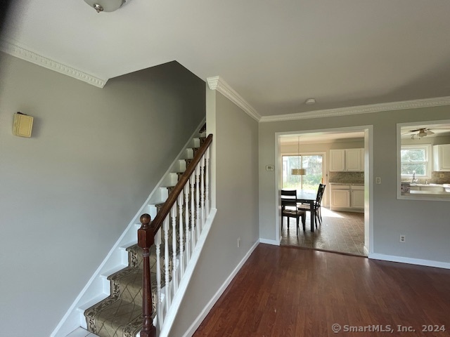 989 East Broadway
