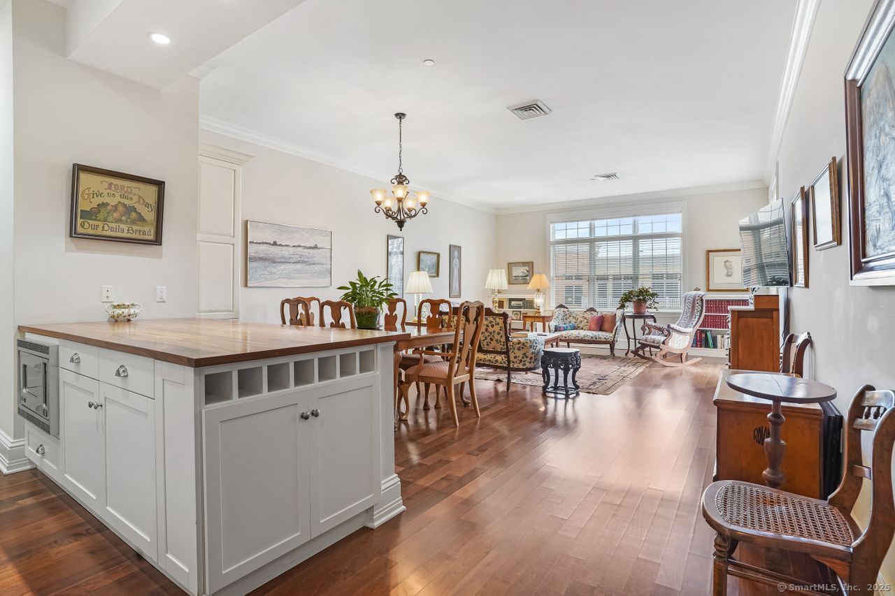 75 Stone Ridge Way APT 3B