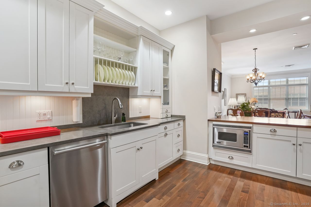 75 Stone Ridge Way APT 3B