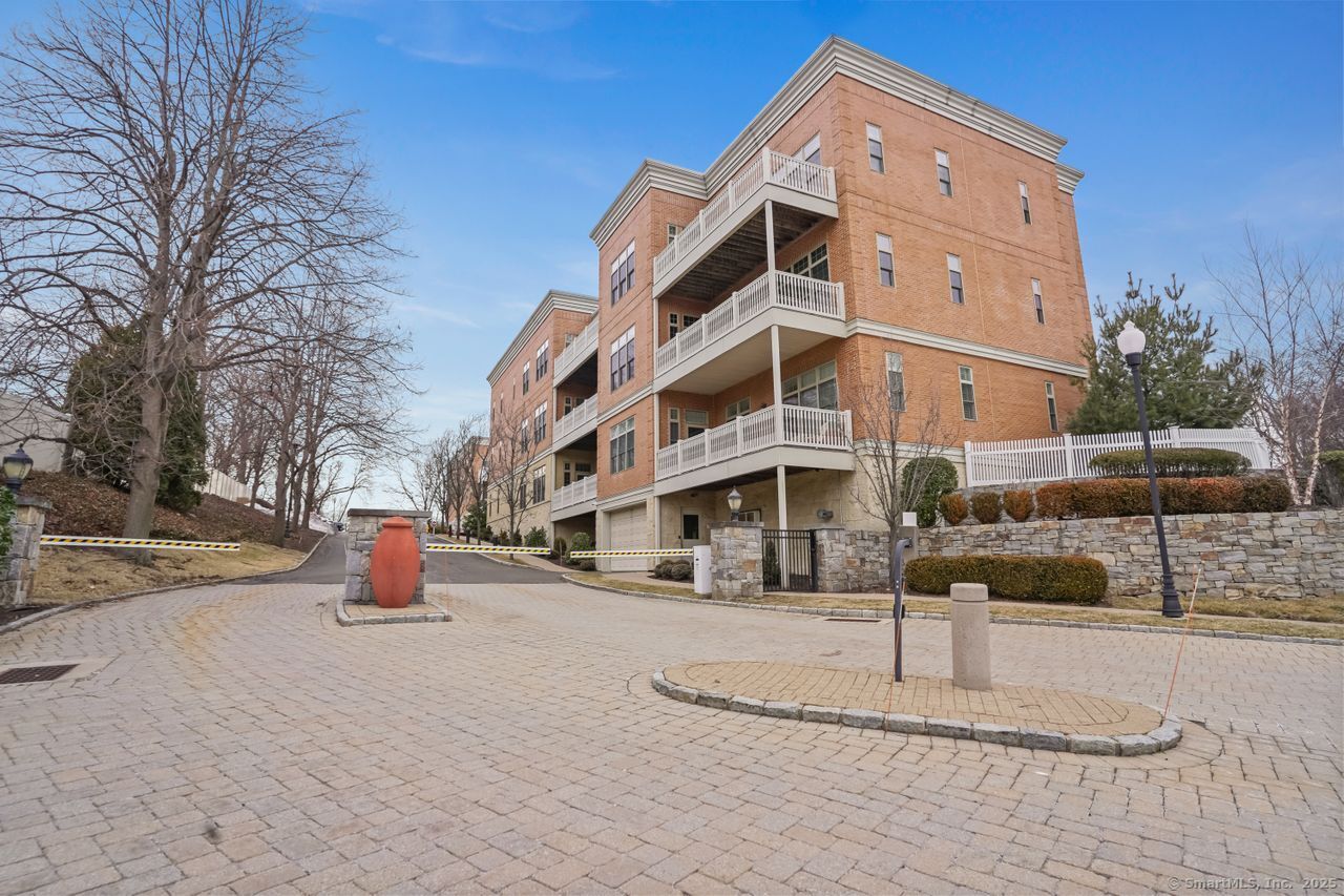 75 Stone Ridge Way APT 3B