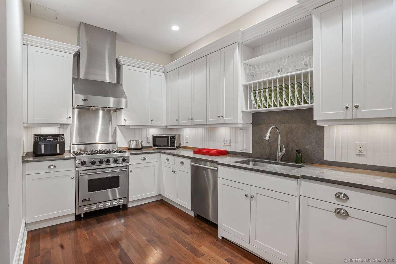 75 Stone Ridge Way APT 3B