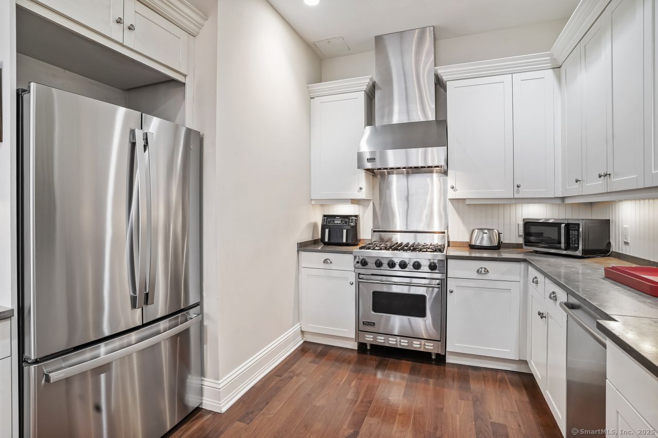 75 Stone Ridge Way APT 3B