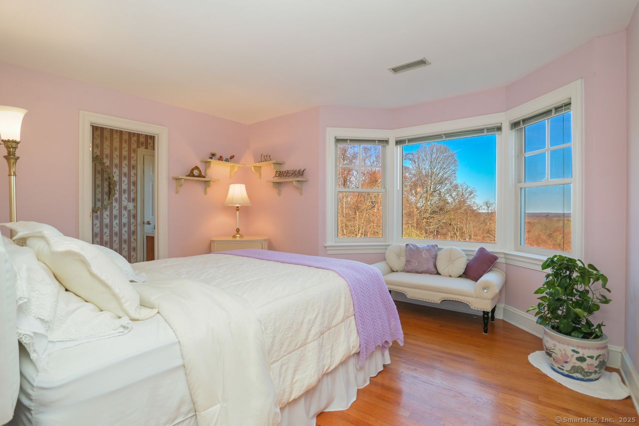 7 Long Meadow Lane