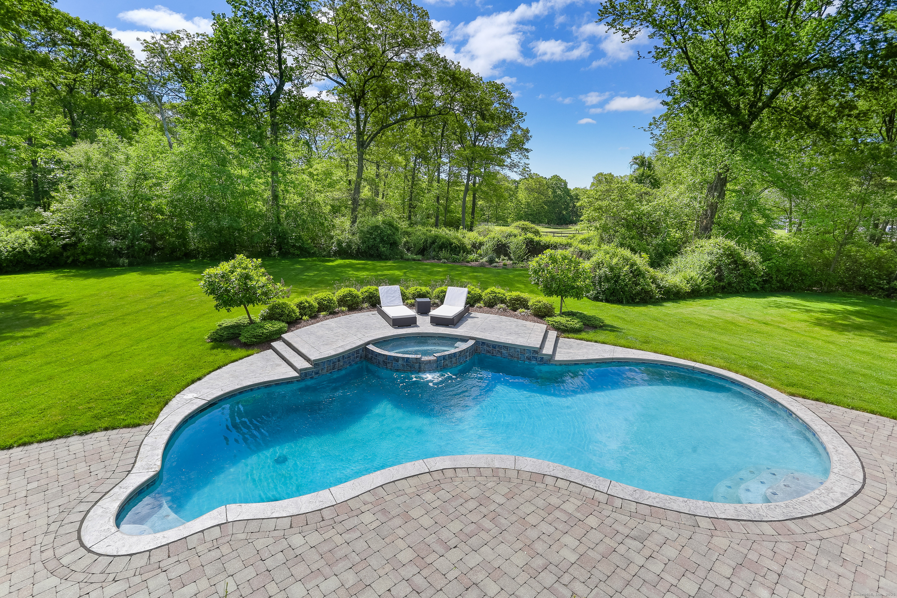 10 Easton Heights Lane