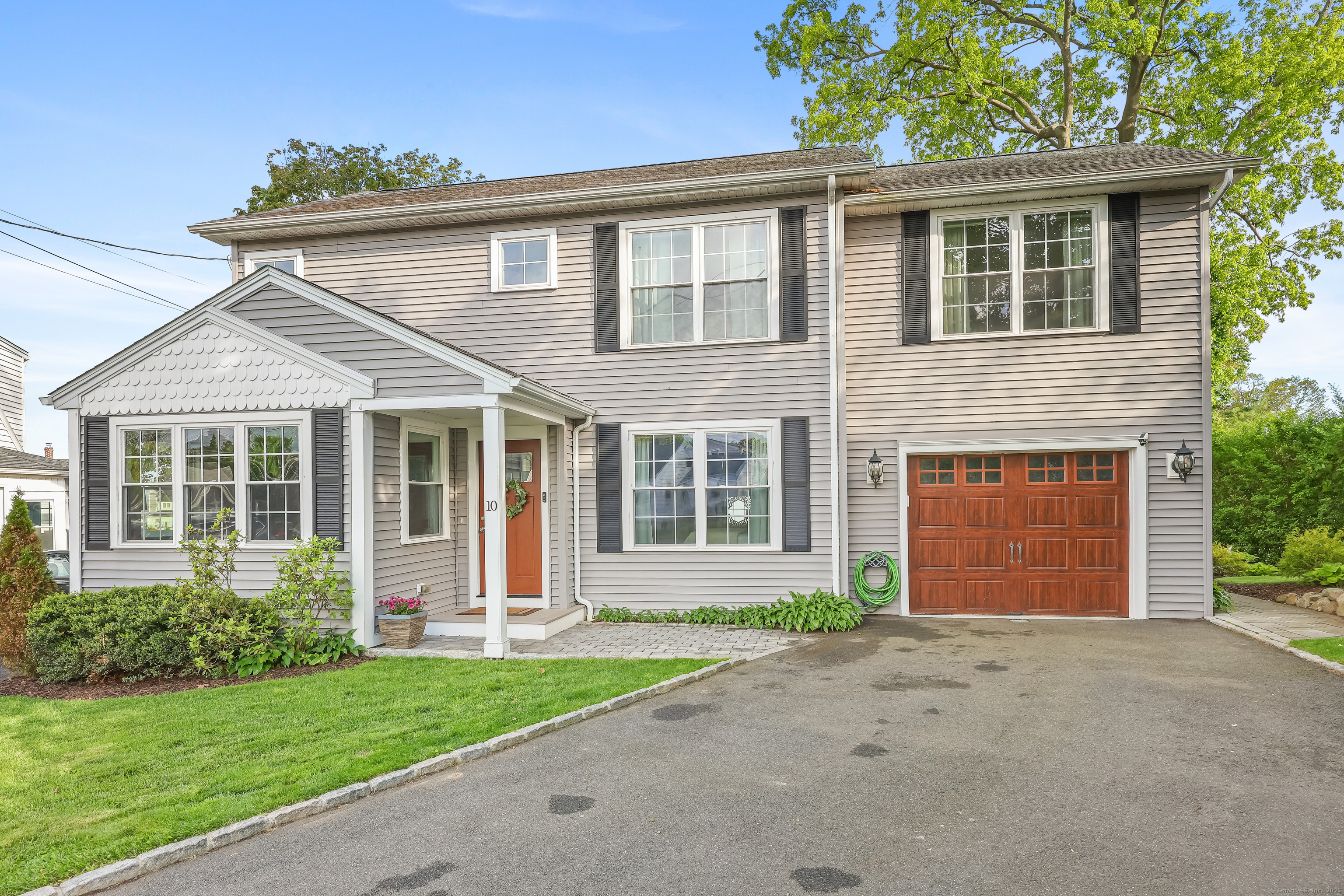 10 Lee Court