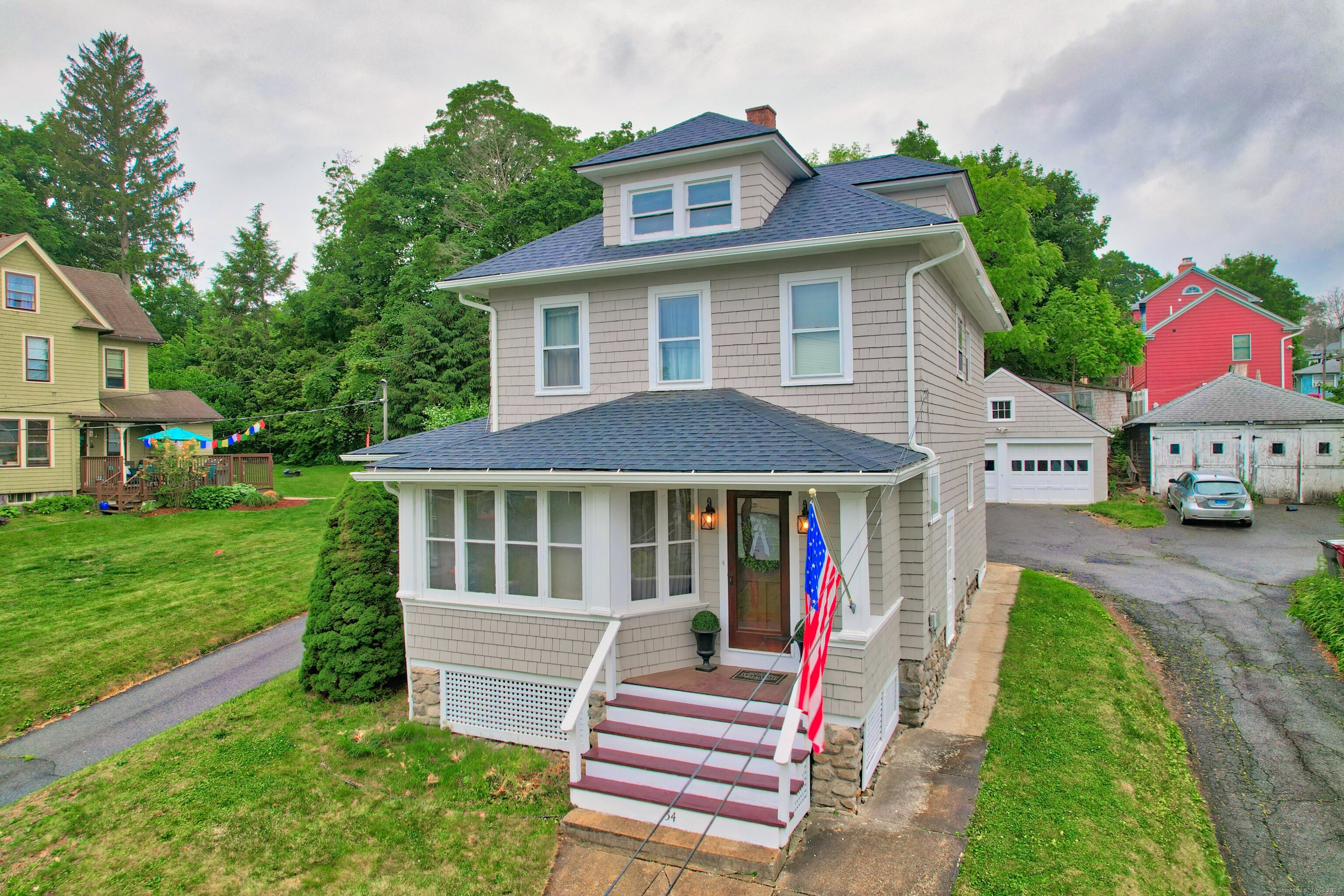 54 Woodlawn Avenue