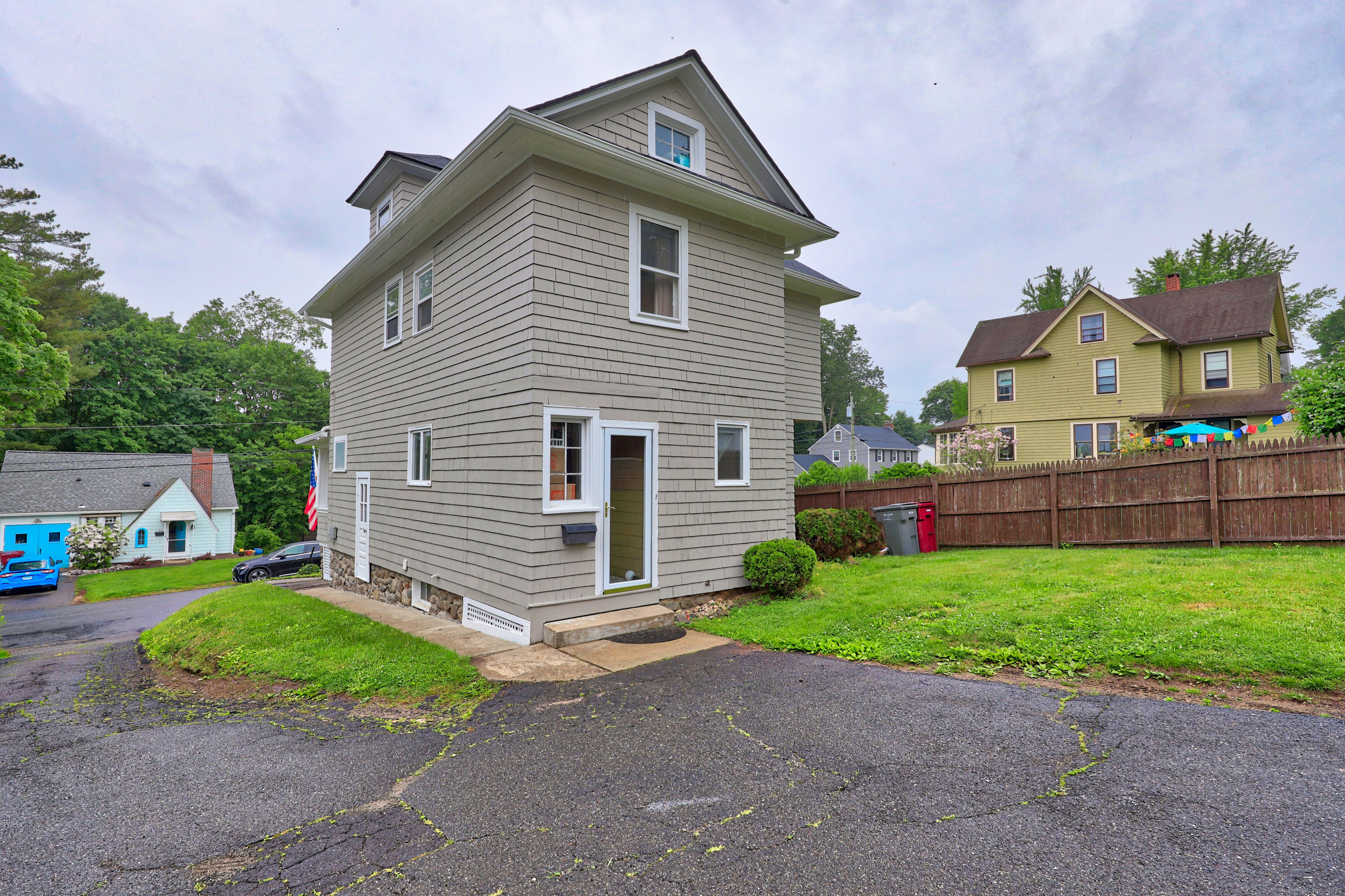 54 Woodlawn Avenue