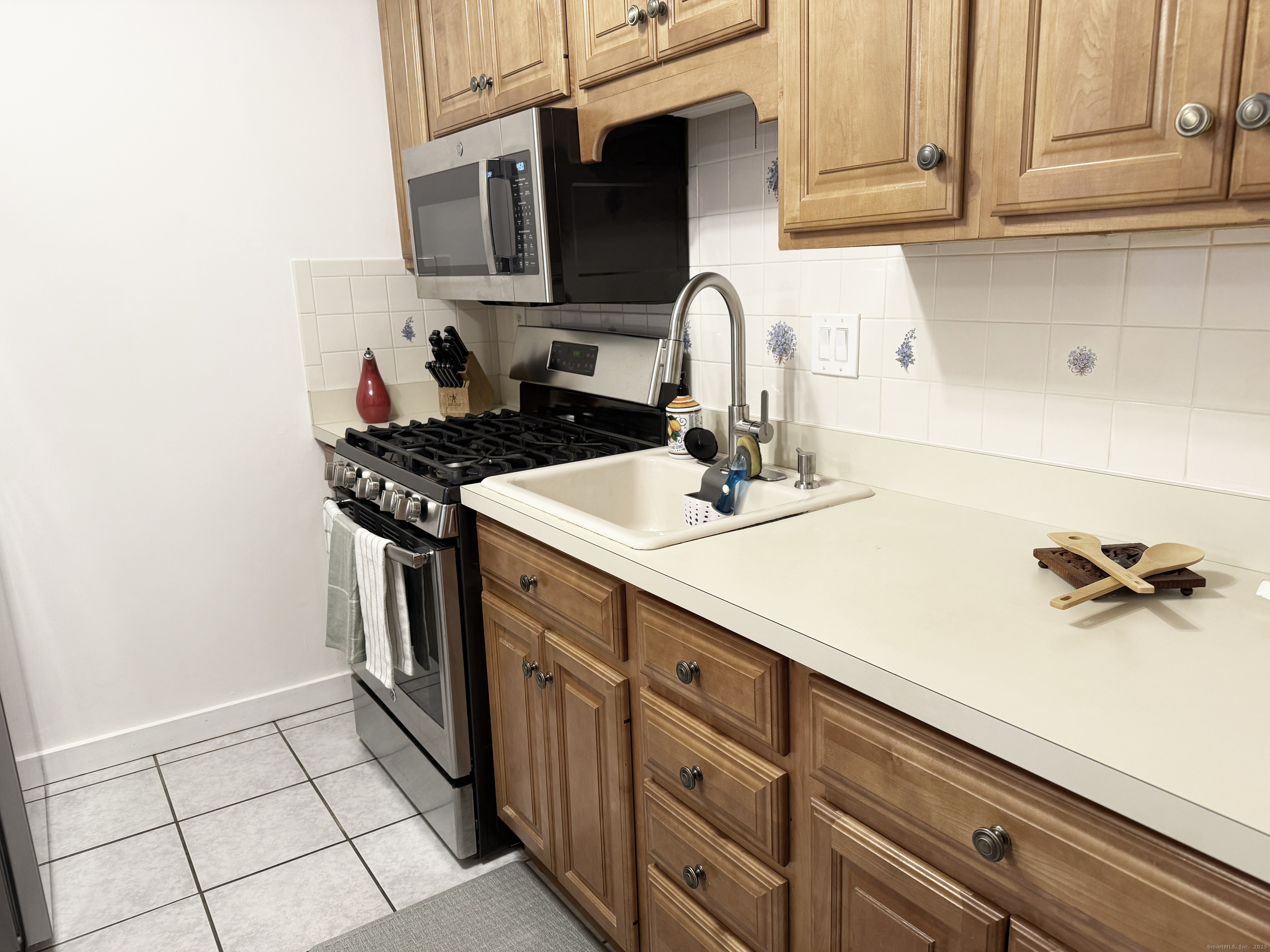 160 Fairfield Woods Road APT 35